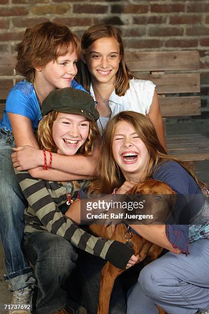 Zsa Zsa Inci B?rkle , Jette Hering Michelle von Treuberg , Lucie Hollmann and Hund Lotta pose on the movie set for "Die wilden Huehner und die Liebe"...