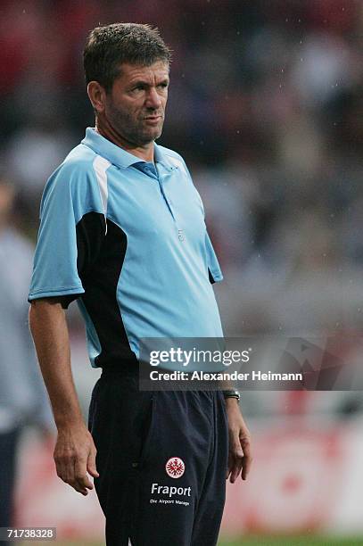 Headcoach Friedhelm Funkel of Frankfurt is seen during the Bundesliga match between FSV Mainz 05 and Eintracht Frankfurt at the Stadium am Bruchweg...