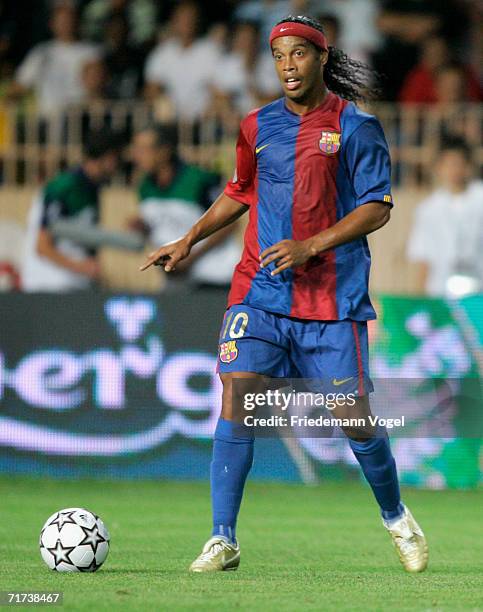 Ronaldinho of Barcelona in action during the UEFA Super Cup between FC Barcelona and FC Sevilla at the Stadium Louis II on August 25, 2006 in Monte...