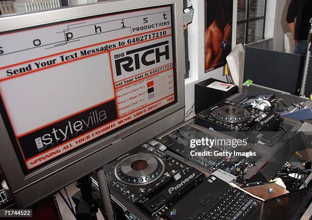 Big Ric Dj Dj Big Rich Photos and Premium High Res Pictures - Getty Images