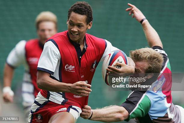 Dan Norton of Gloucester cuts through the Harlequuins defence during the Coral Middlesex Sevens at Twickenham on August 12, 2006 in London, United...