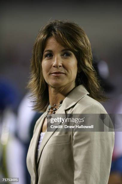 Broadcaster Suzy Kolber watches from the sideline during the game between the Pittsburgh Steelers and Philadelphia Eagles on August 25, 2006 at...