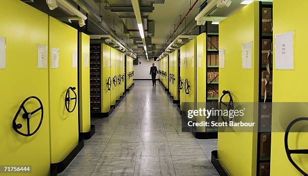 File Storage Photos and Premium High Res Pictures - Getty Images