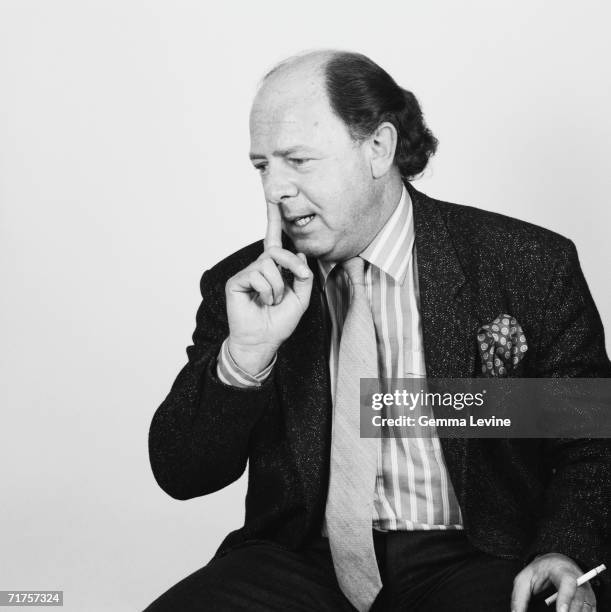 British journalist and satirist Alan Coren, circa 1985.