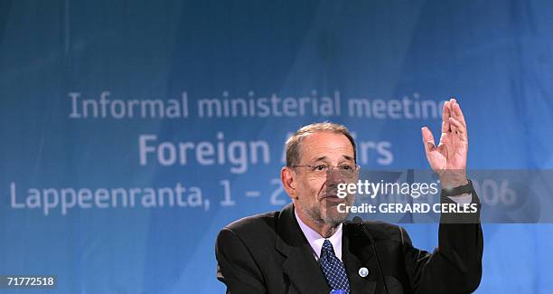 Lappeenranta , FINLAND: Foreign Policy Chief Spain's Javier Solana talks during a presser held after a working session on the second day of the...