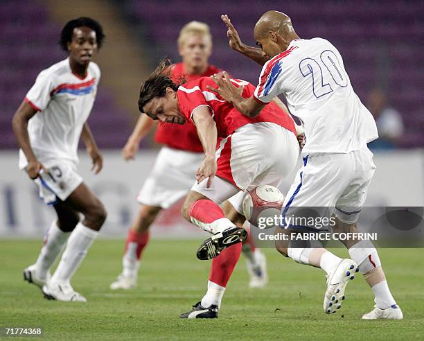 Austrian Rene Aufhauser vies with midfielder Costa Rican Douglas Sequeira and compatriot Roy Miller , during a Euro2008 football practice match 02...