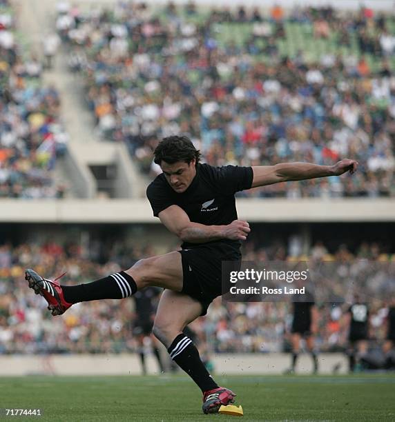 Ian Carter Rugby 2 324 New Zealand Rugby Player Dan Carter Stock Photos, High-Res ...
