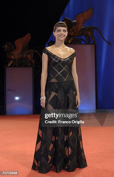 Macarena Gomez attends the premiere of the film 'Para Entrar A Vivir' during the fourth day of the 63rd Venice Film Festival on September 2, 2006 in...