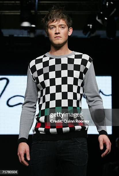 Mayson Model 110 Transeasonal 2007 New Generation Show One Catwalk Photos & High Res ...