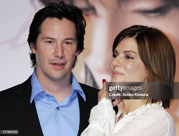 Actor Keanu Reeves and actress Sandra Bullock attend a press conference promoting "The Lake House" on September 5, 2006 in Tokyo, Japan. The film...