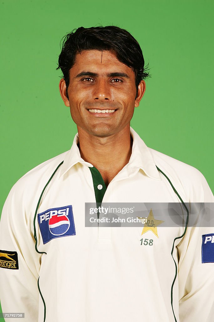 ENGLAND Abdur Razzaq Of The Pakistan Cricket Team During The News england-abdur-razzaq-of-the-pakistan-cricket-team-during-the-news