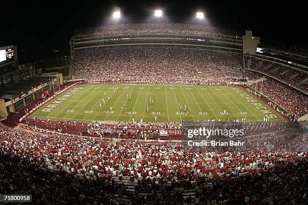 General view during the game between the University of Southern California Trojans and the Arkansas Razorbacks on September 2, 2006 at Donald W....