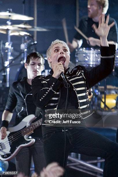 Lead singer Gerard Way of the band My Chemical Romance performs at the MTV2 $2 Bill Concert Series September 6, 2006 in Philadelphia, Pennsylvania....