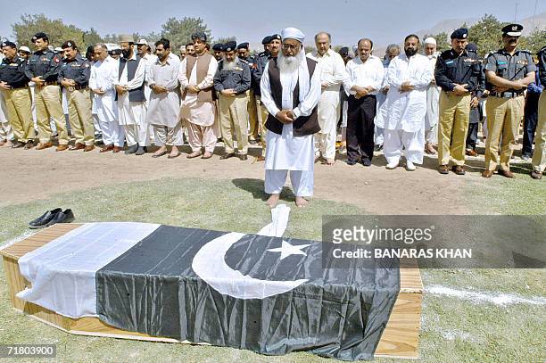 Pakistani police officers and other officials offer prayers for Police officer Khalid Garamkani, during his funeral in Quetta, 07 September 2006. A...
