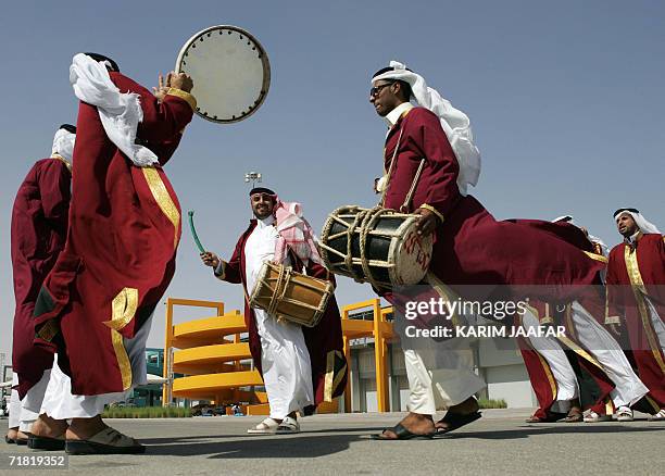 Qatar Shell Instrument 71 Doh18 Stock Photos, High-Res Pictures, and Images - Getty Images