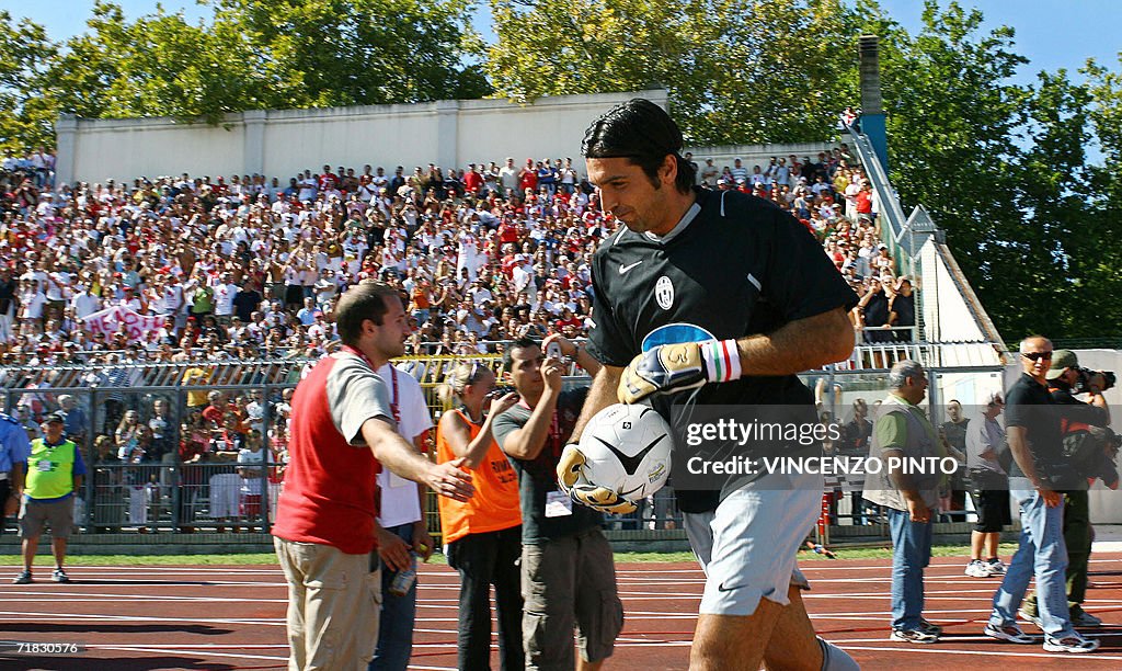 Juventus' goalkeeper Gianluigi Buffon en