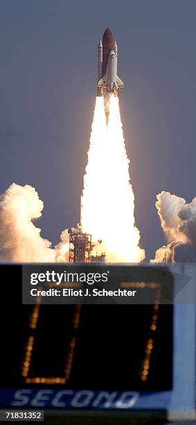 Us Space Shuttle Clock Photos and Premium High Res Pictures - Getty Images