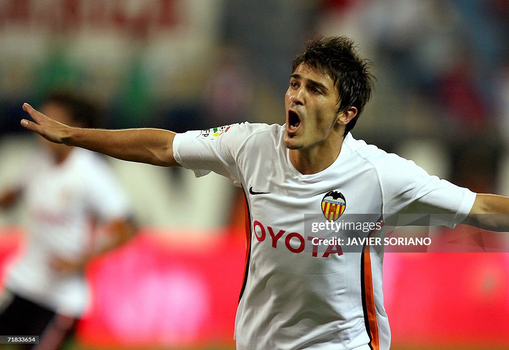 Valencia's David Villa celebrates after