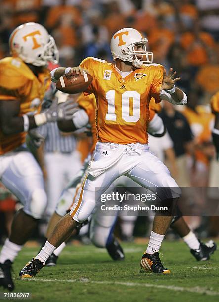 Quarterback Erik Ainge of the University of Tennessee Volunteers throws a pass against the Air Force Academy Falcons on September 9, 2006 at Neyland...