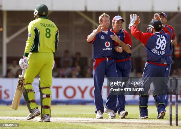 Birmingham, UNITED KINGDOM: England's Paul Collingwood celebrates with team mates the wicket of Pakistan captain Inzamam-Ul-Haq during the fifth and...