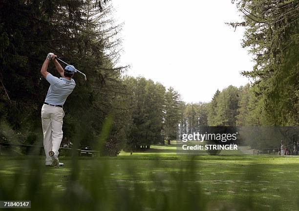 Crans-sur-Sierre, SWITZERLAND: Welsh Bradley Dredge tee off on the sixth hole during the final round of the EPGA Golf European Master, in...