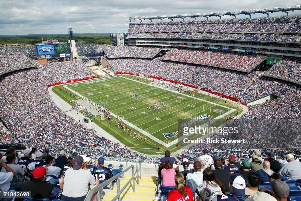 General view of the Buffalo Bills kicking off to the New England Patriots on September 10, 2006 at Gillette Stadium in Foxboro, Massachusetts. The...