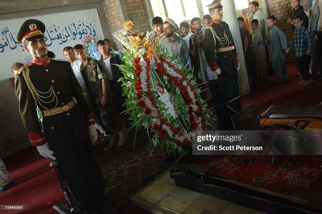 Afghans Mark The Five-Year Death Massoud