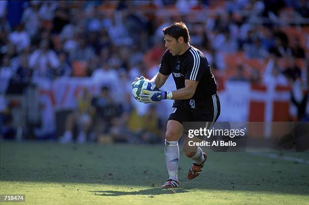 Goallie Tony Meola of the Kansas City Wizards is looking down the field with the ball during the MLS Cup 2000 game against the Chicago Fire at the...