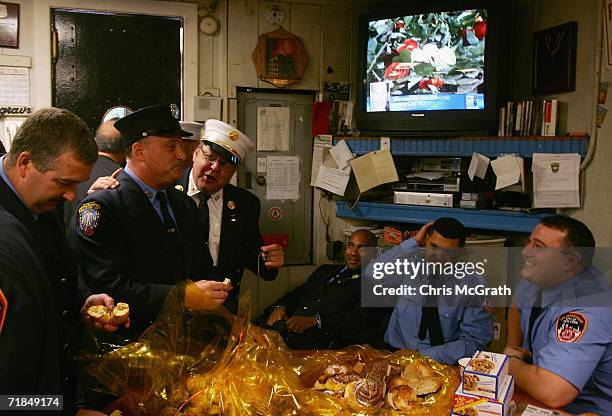 Engine 118 18 Ladder Company 118 Stock Photos, High-Res Pictures, and Images ...