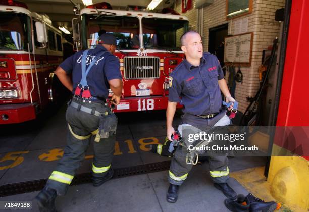Engine 118 Ladder Company 118 Photos and Premium High Res Pictures - Getty Images