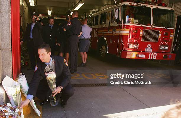 Engine 118 Ladder Company 118 Photos and Premium High Res Pictures - Getty Images