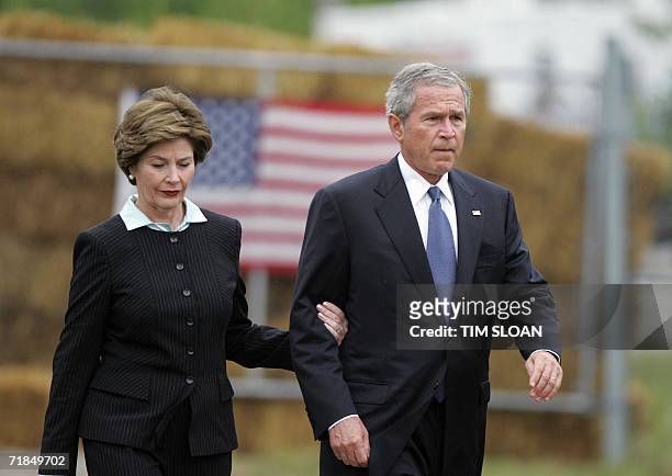 Shanksville, UNITED STATES: US President George W. Bush and First Lady Laura Bush attend a memorial service and wreath laying ceremony 11 September...