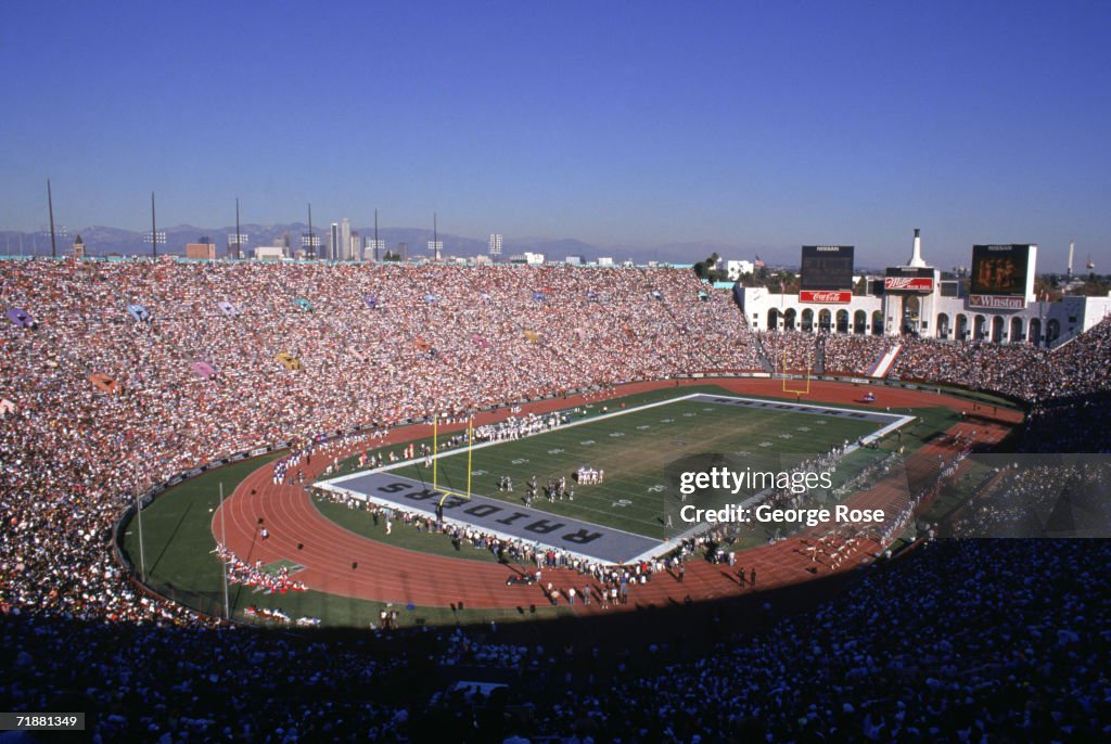 Denver Broncos v Los Angeles Raiders