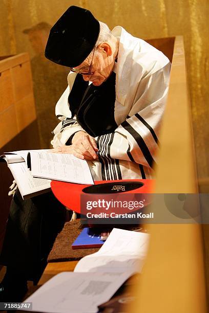 German Rabbi 41 First Rabbi Ordination After Wwii Stock Photos, High-Res Pictures ...