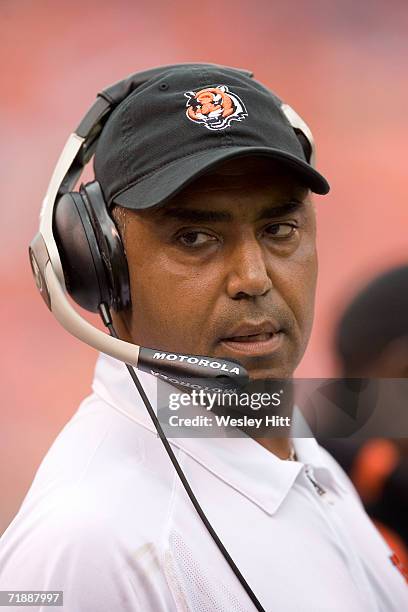 Head Coach Marvin Lewis of the Cincinnati Bengals during a game against the Kansas City Chiefs on September 10, 2006 at Arrowhead Stadium in Kansas...