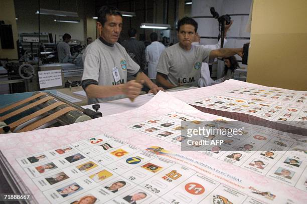 Empleados del Instituto Geografico Militar de Ecuador trabajan en la impresion de papeletas y material electoral para las elecciones del 15 de...