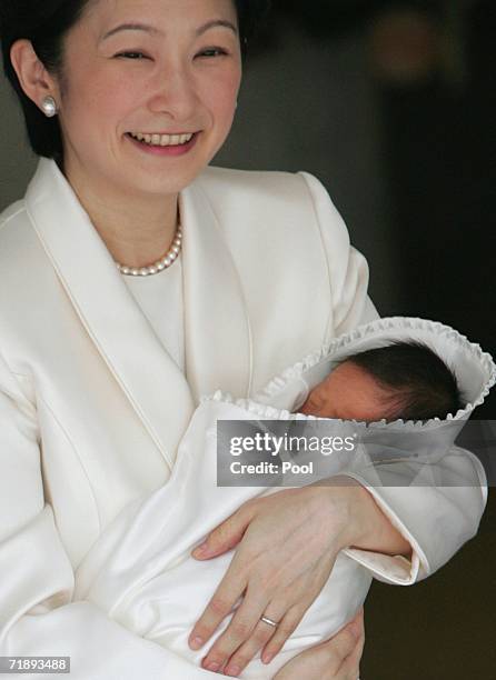 Japan's newborn Prince Hisahito sleeps in the arms of his mother, Princess Kiko, as they leave a Tokyo hospital September 15, 2006 in Tokyo, Japan....