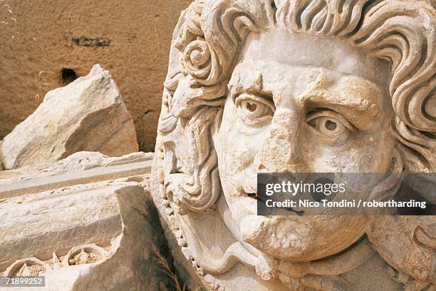 medusa head, forum, leptis magna, unesco world heritage site, tripolitania, libya, north africa, africa - ruins of leptis magna stock pictures, royalty-free photos & images
