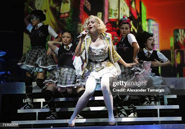 Gwen Stefani performs at the Bank Atlantic Center on December 21, 2005 in Sunrise, Florida.