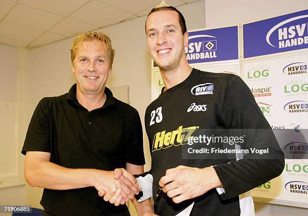 Pascal Huck 145 Hamburg Germany Hand Sign Stock Photos, High-Res Pictures, and ...