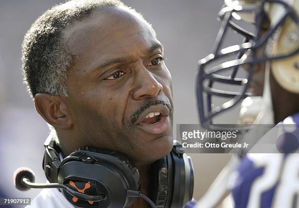Head coach Tyrone Willingham of the Washington Huskies talks with cornerback Roy Lewis during the game against the Fresno State Bulldogs on September...