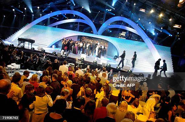 Vue du plateau prise le 16 septembre 2006 alors que l'animateur de France 2 Michel Drucker s'apprete a presenter, en direct d'un studio monte place...