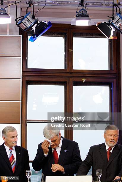 Harald Ringstorff, Social Democratic Prime Minister of Mecklenburg-Vorpommern, Wolfgang Methling of the German Linkspartei PDS and Juergen Seidel of...