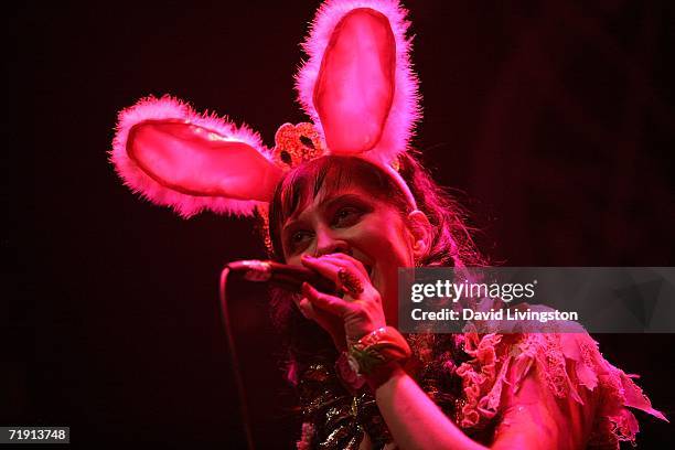 Angela Singer Rabbit Gram Rabbit Fotografías e imágenes de stock - Getty Images