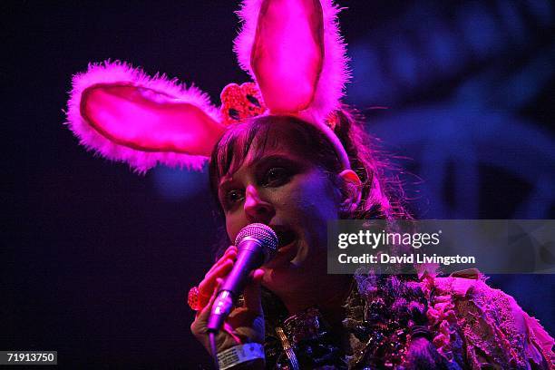 Jesaja Rabbit Jesika Von Rabbit Photos and Premium High Res Pictures - Getty Images