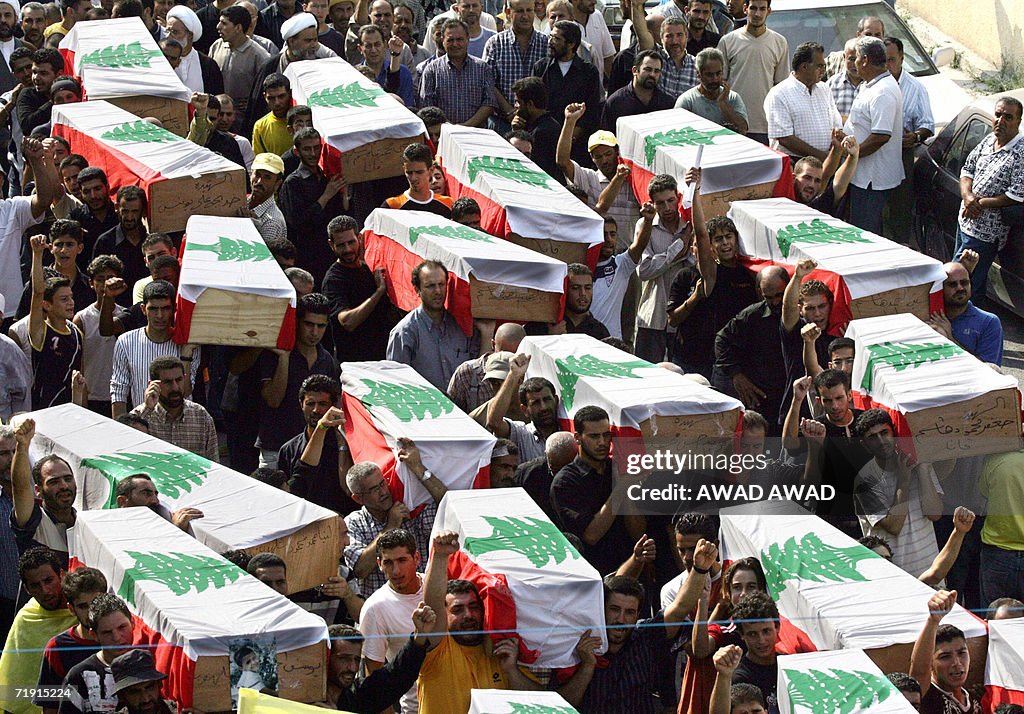 Lebanese civilians carry in Qana 18 Augu