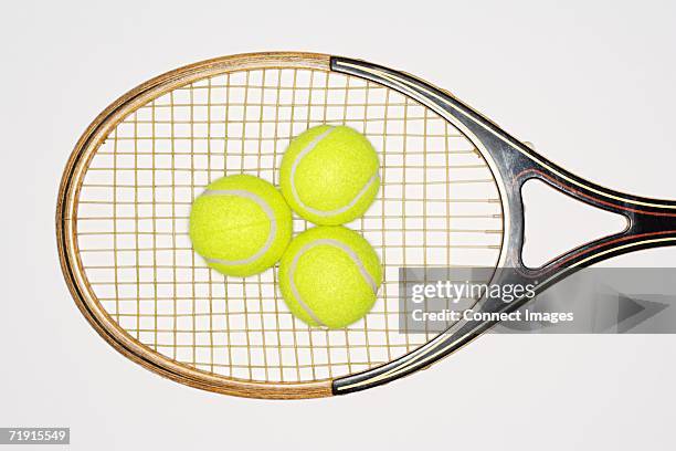 tennis racket and tennis balls - tennis racquet 個照片及圖片檔