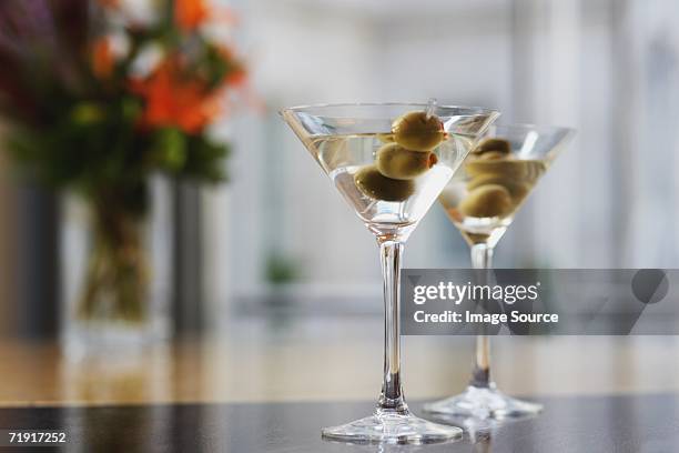 martini glasses - martini stockfoto's en -beelden