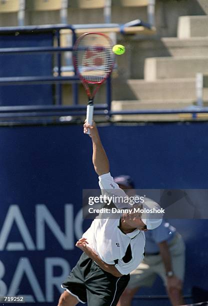 Overhanded Overhanded Photos and Premium High Res Pictures - Getty Images