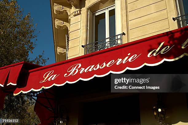 paris brasserie - brasserie stockfoto's en -beelden